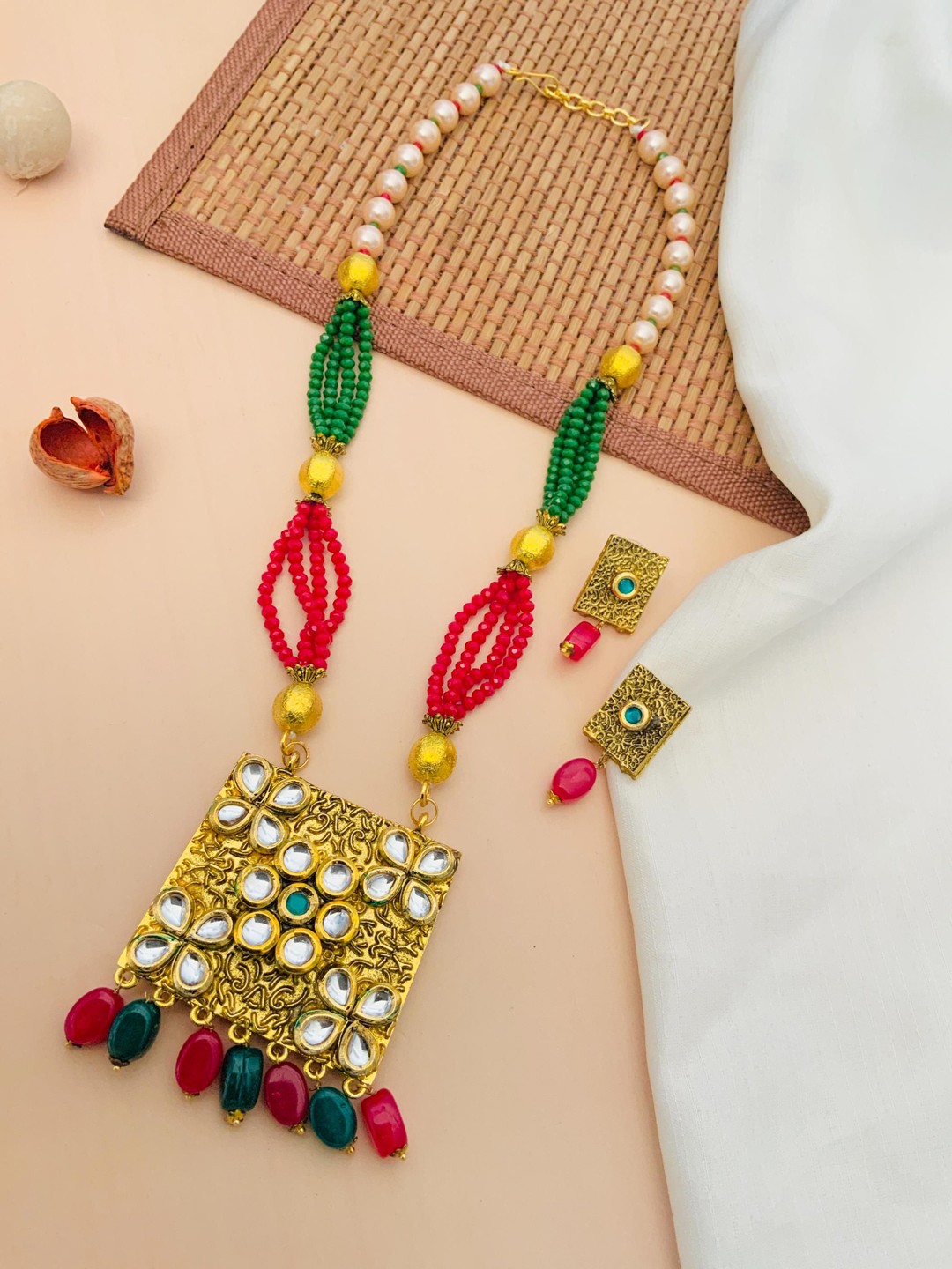 

ABDESIGNS Gold-Plated kundan Studded & Beaded Meenakari Jewellery Set