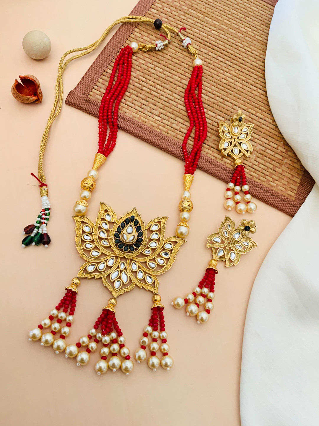 

ABDESIGNS Gold-Plated Kundan-Studded & Beaded Jewellery Set