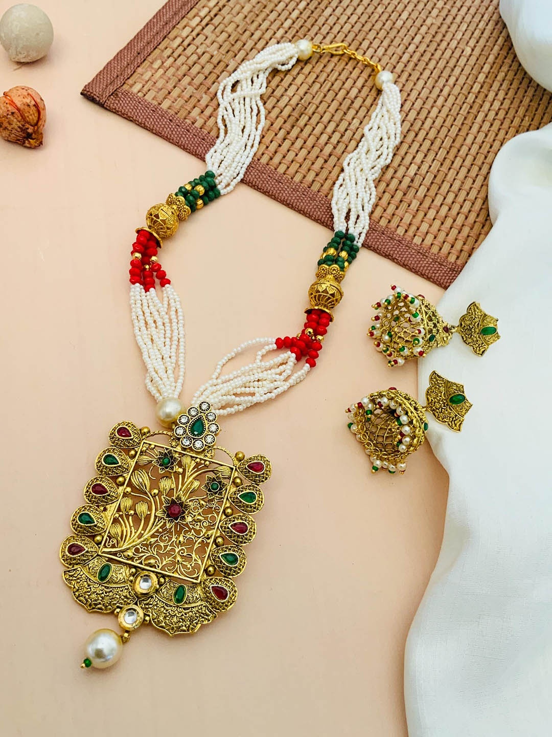 

ABDESIGNS Gold-Plated Kundan-Studded & Beaded Jewellery Set