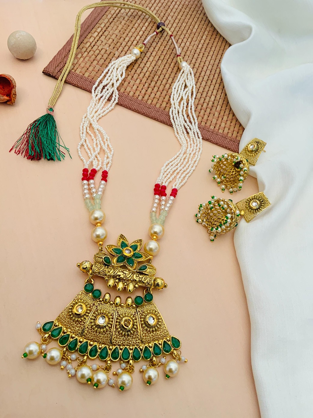 

ABDESIGNS Gold-Plated Kundan-Studded & Beaded Jewellery Set