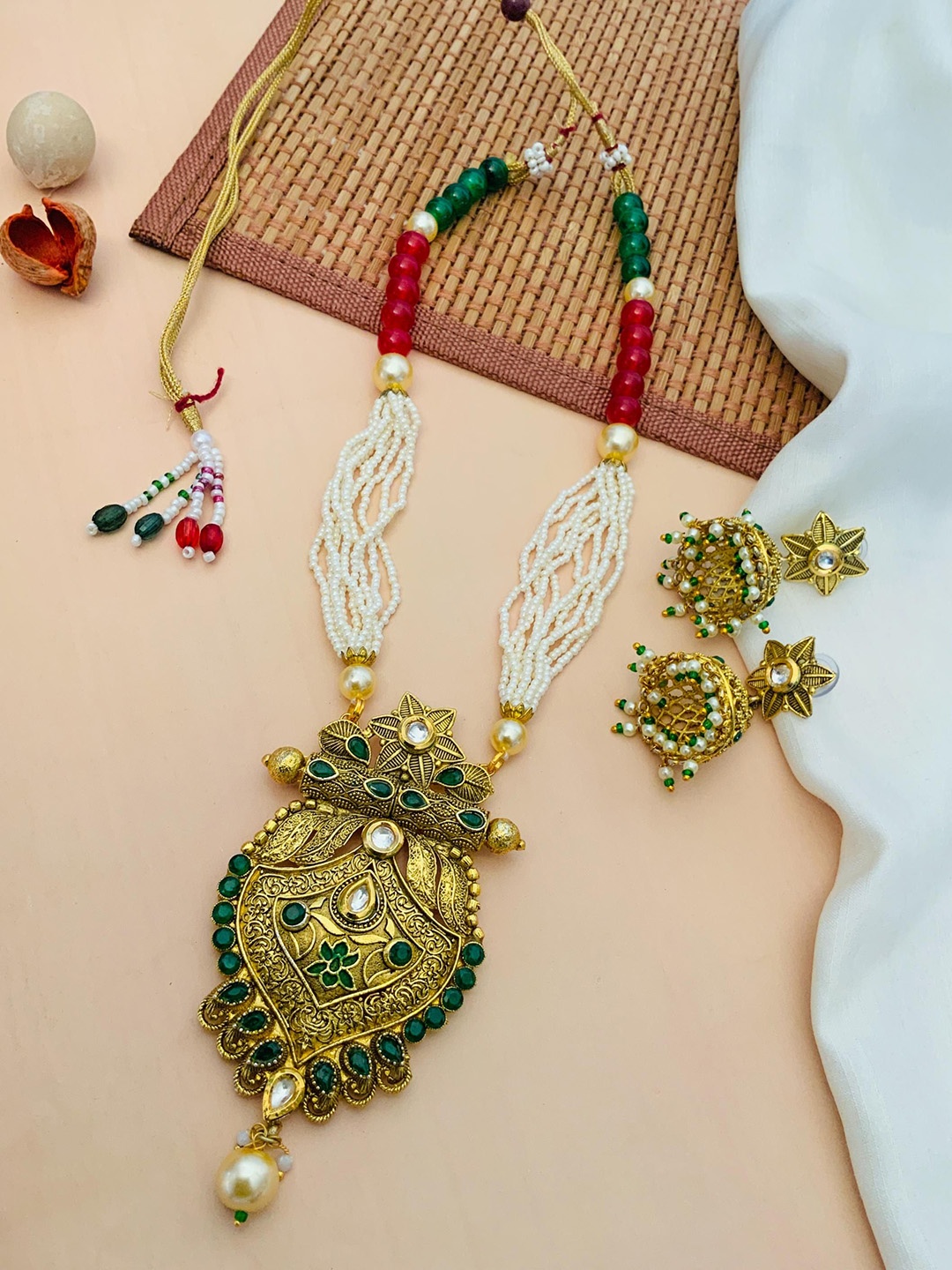 

ABDESIGNS Gold-Plated Kundan-Studded & Beaded Jewellery Set