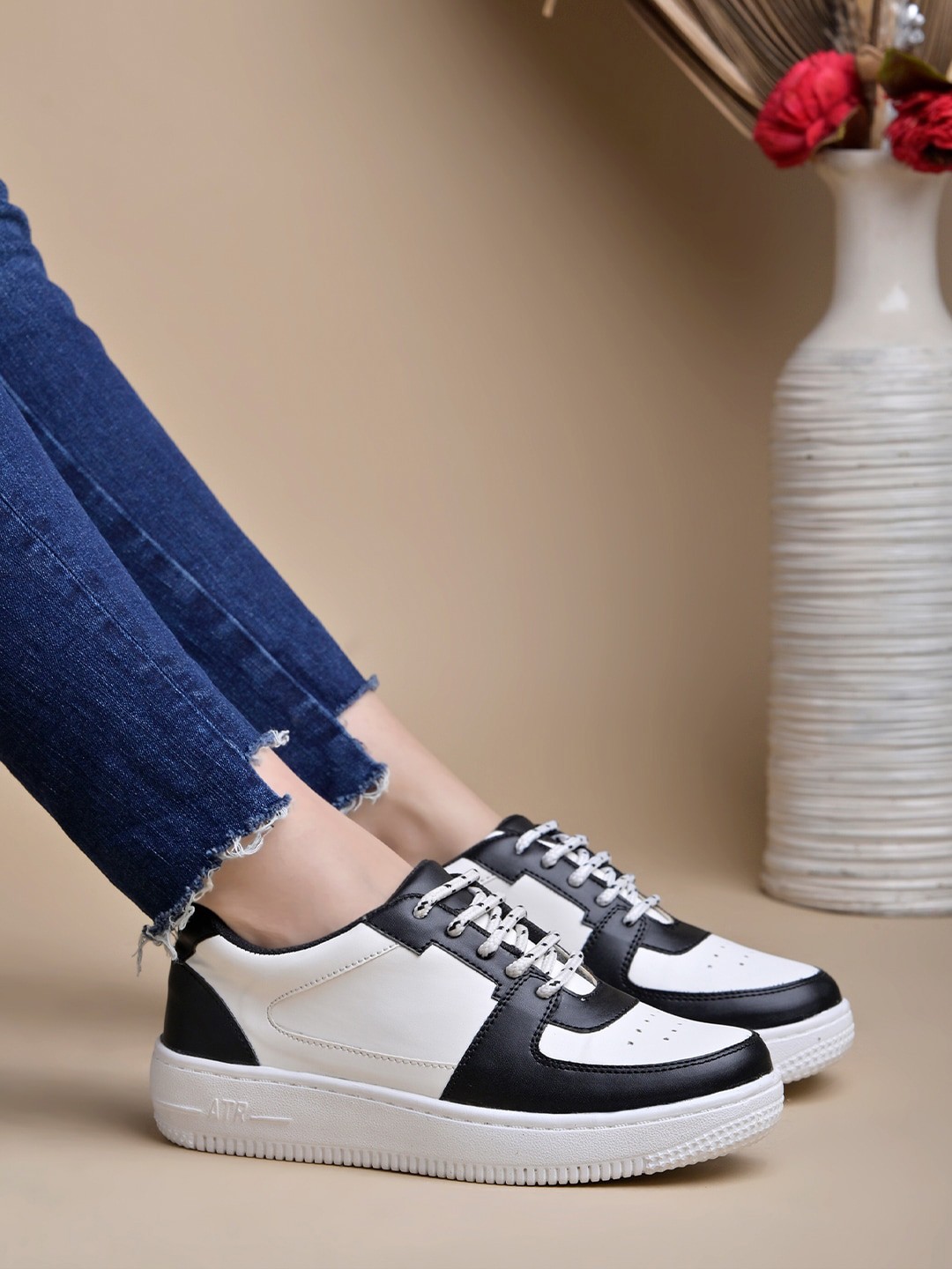 

Shoetopia Women Colourblocked Sneakers, Black