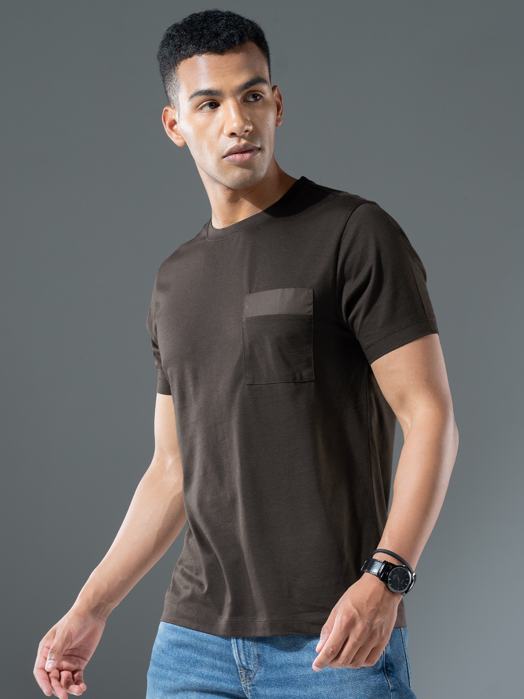 

DAMENSCH Round Neck Breeze Elemental Pocket T-Shirt, Brown