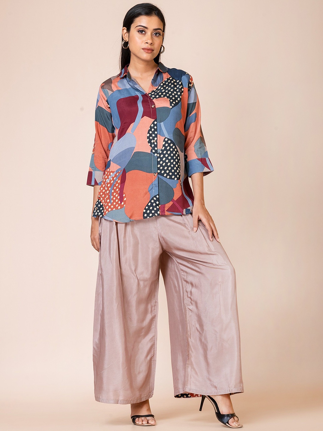 

SARSO Abstract Printed Spread Collar Shirt With Palazzos, Grey