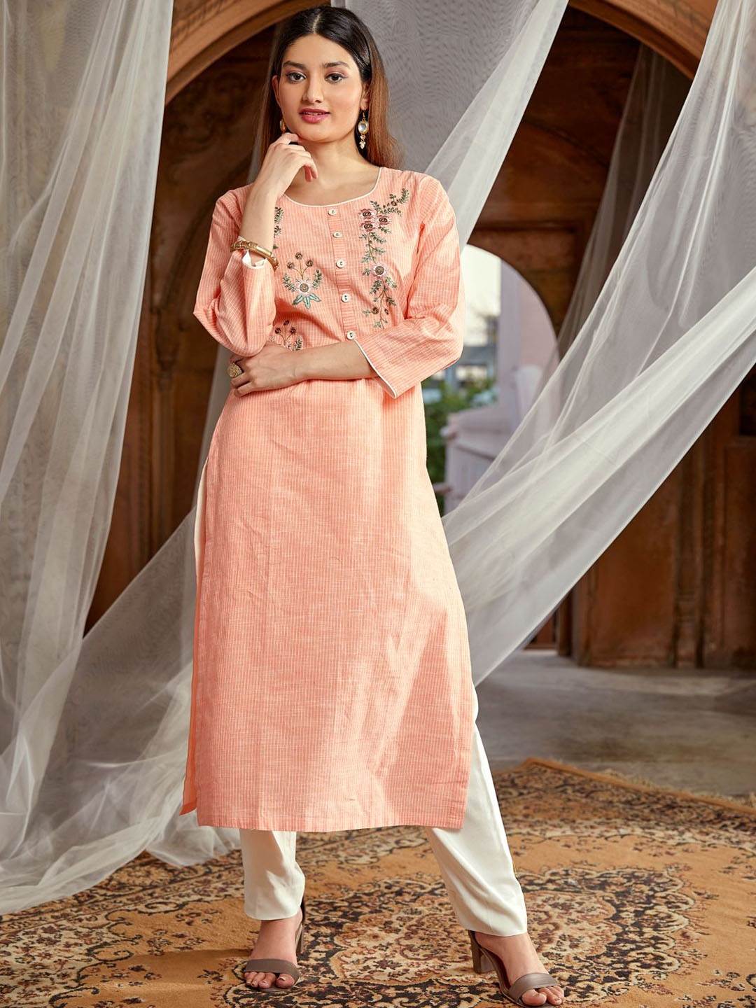 

WOMEN PLUS Women Embroidered Thread Work Kurta, Pink