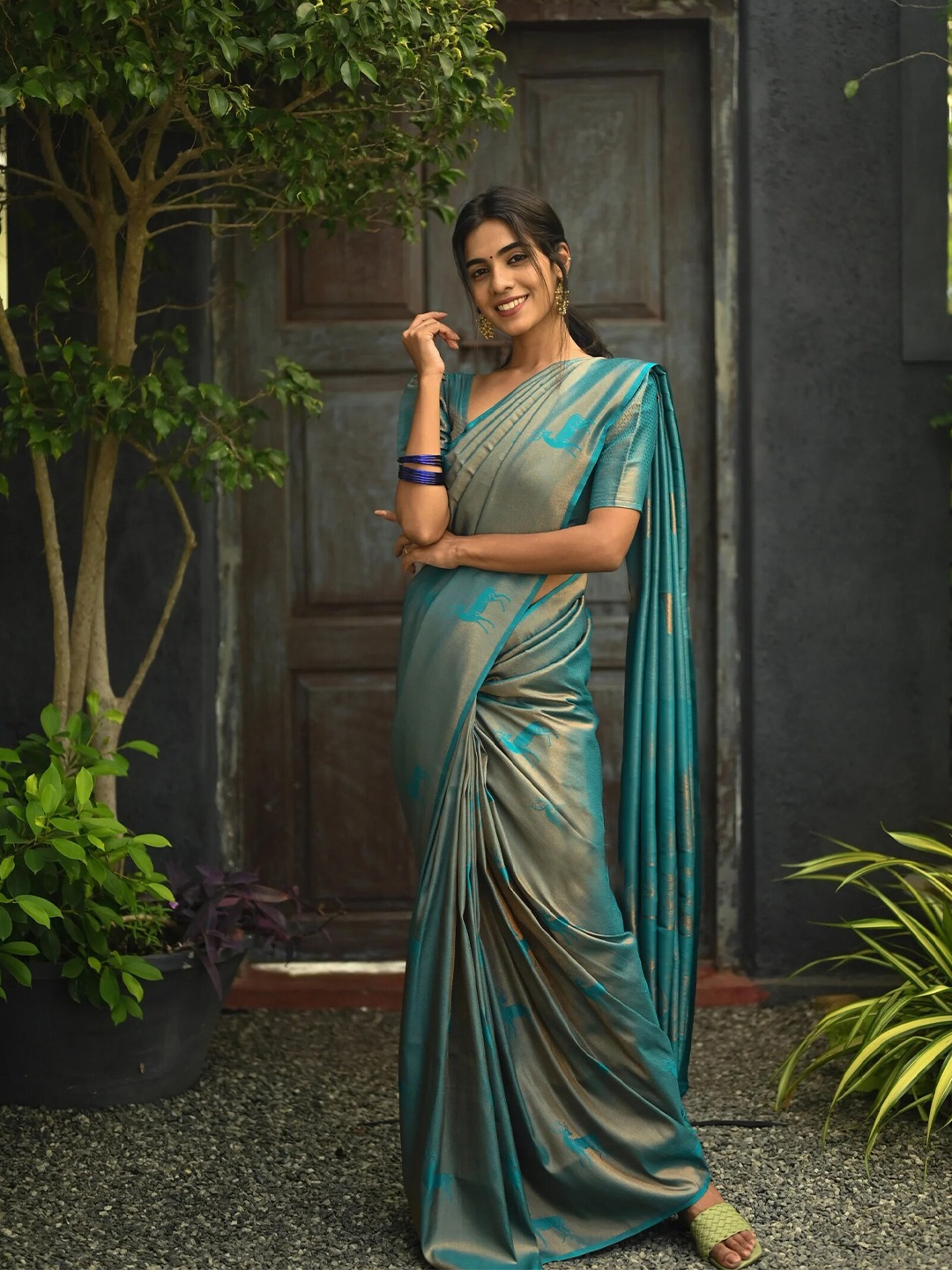 

Anjaneya Sarees Woven Design Zari Banarasi Saree, Teal