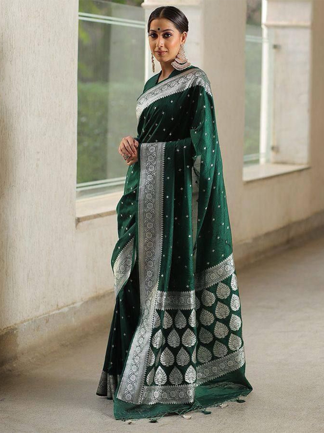 

Anjaneya Sarees Woven Design Zari Banarasi Saree, Green