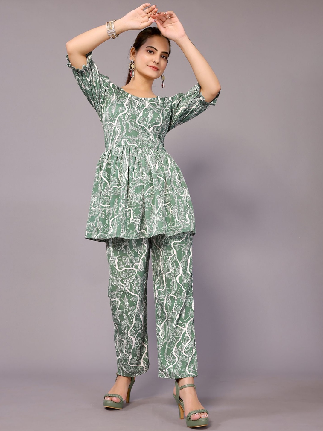 

vj fashion Printed Puffed Sleeves Top With Trousers, Green
