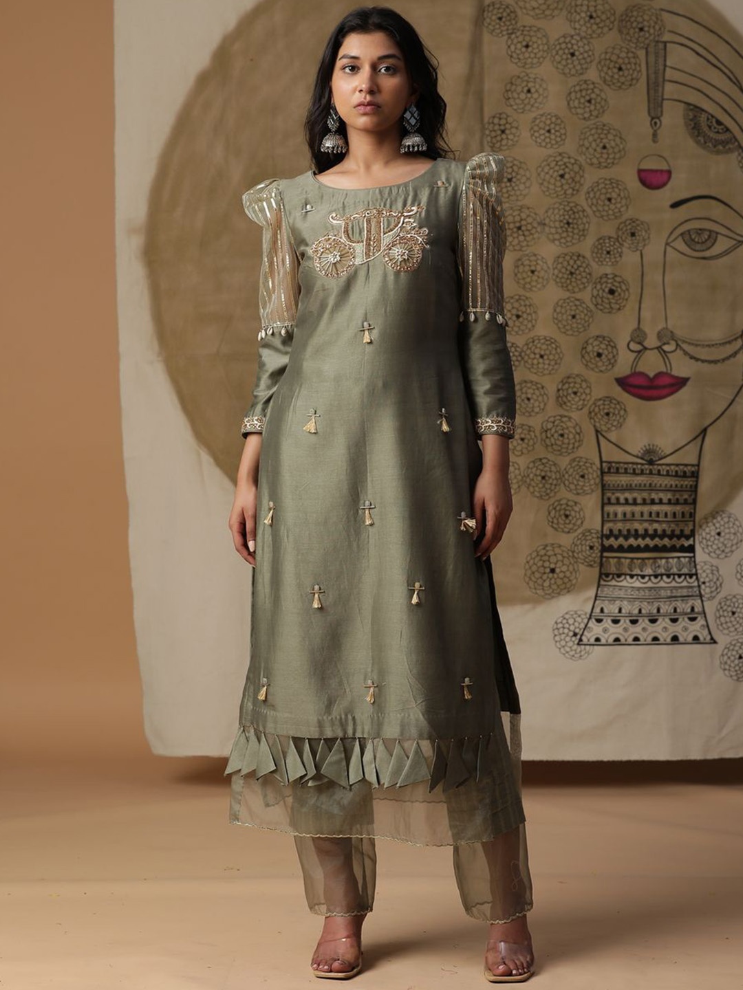 

ARPITA SULAKSHANA Abstract Printed Embroidered Gotta Patti Silk Kurta ,Trousers & Dupatta, Olive