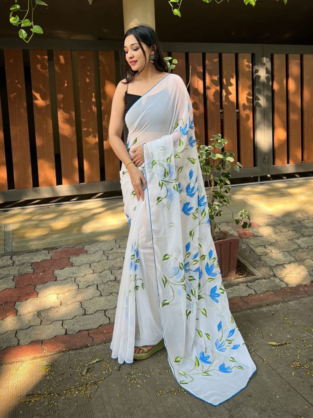 

Ishin Floral Saree, White