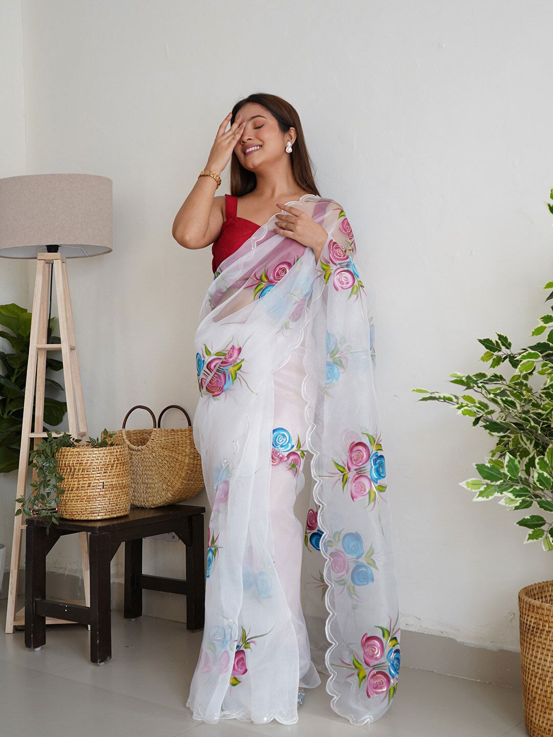 

Ishin Floral Printed Saree, White
