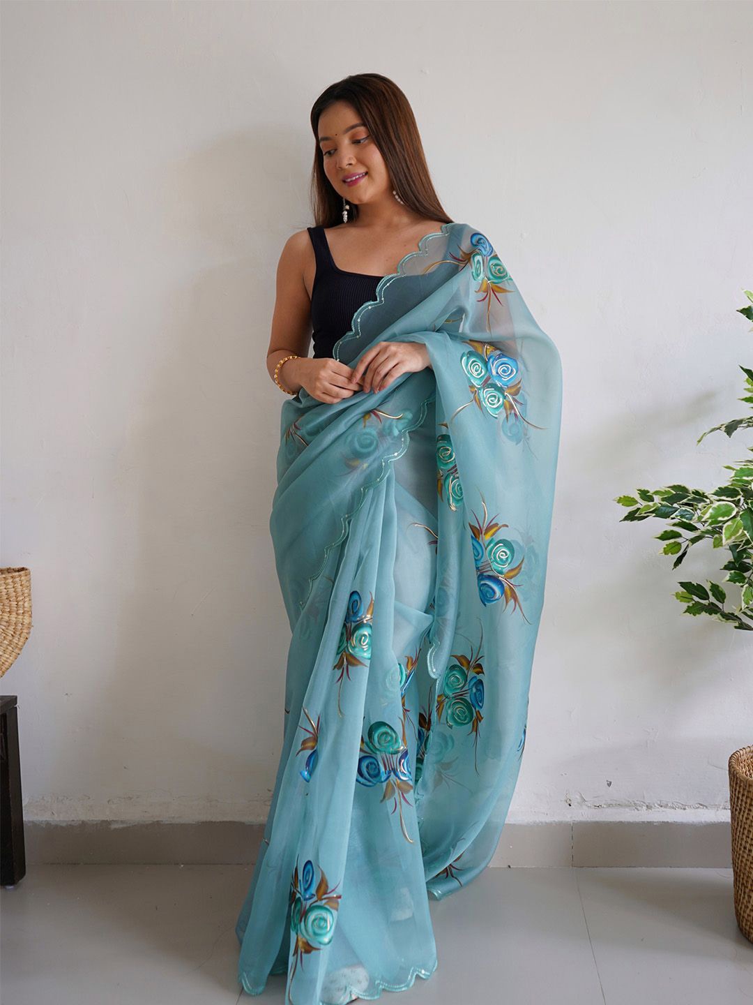

Ishin Floral Printed Saree, Blue