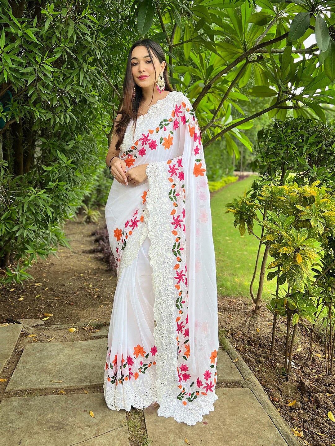 

Ishin Floral Embroidered Saree, White