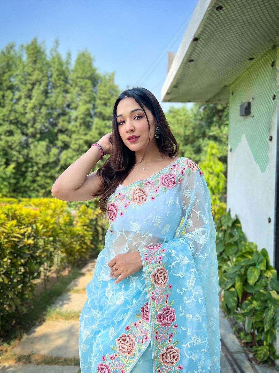 

Ishin Embellished Embroidered Organza Saree, Blue
