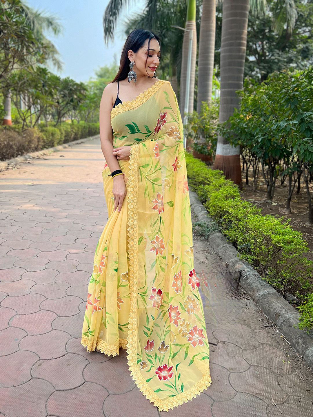 

Ishin Floral Embroidered Saree, Yellow