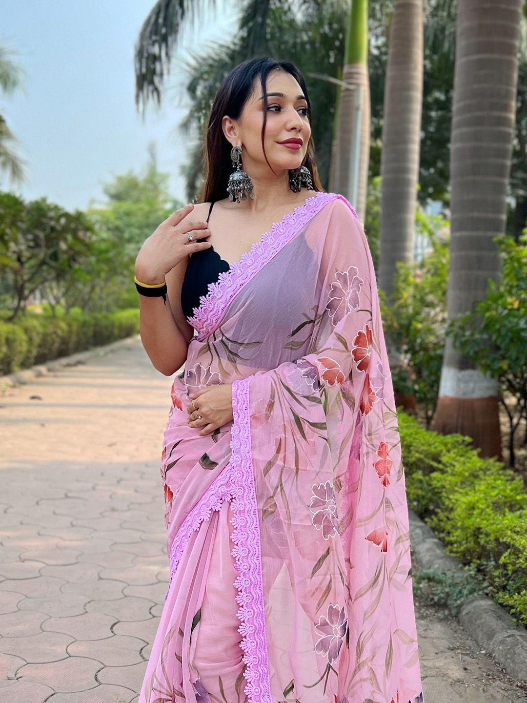

Ishin Floral Embroidered Saree, Pink