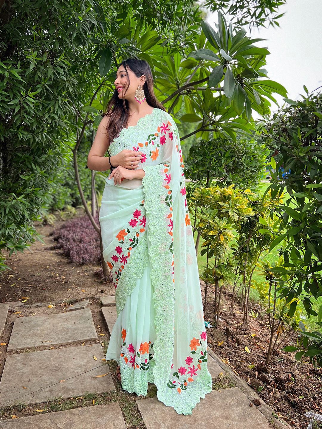 

Ishin Floral Embroidered Saree, Green