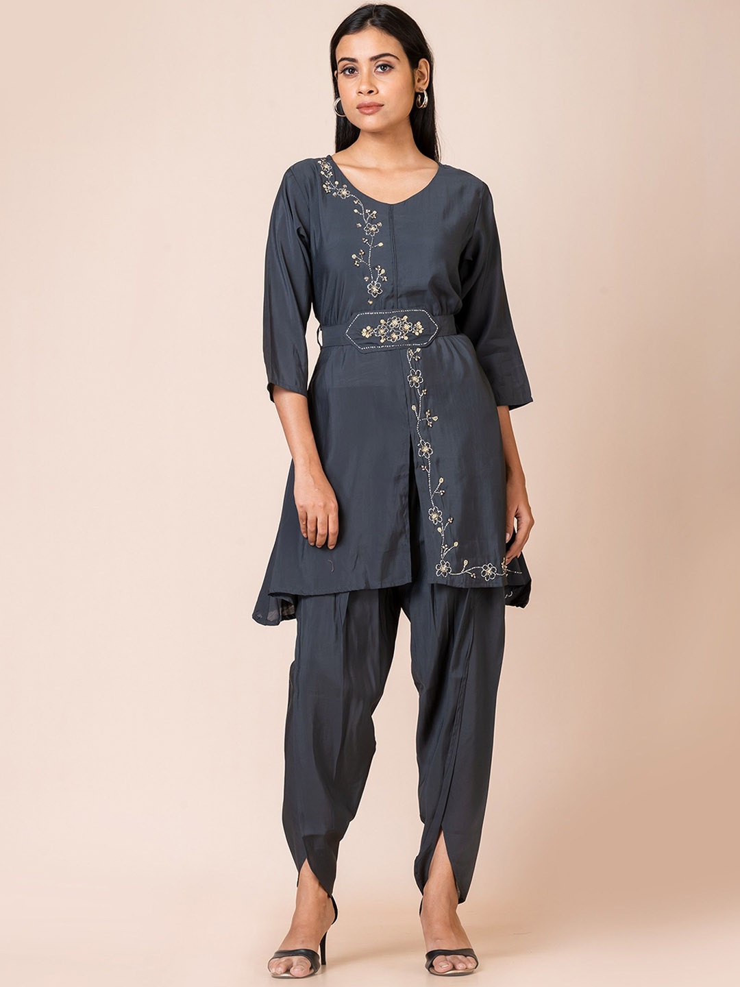 

SARSO Embroidered V-Neck Three-Quarter Sleeves Party Tunic With Dhoti pants & Belt, Grey