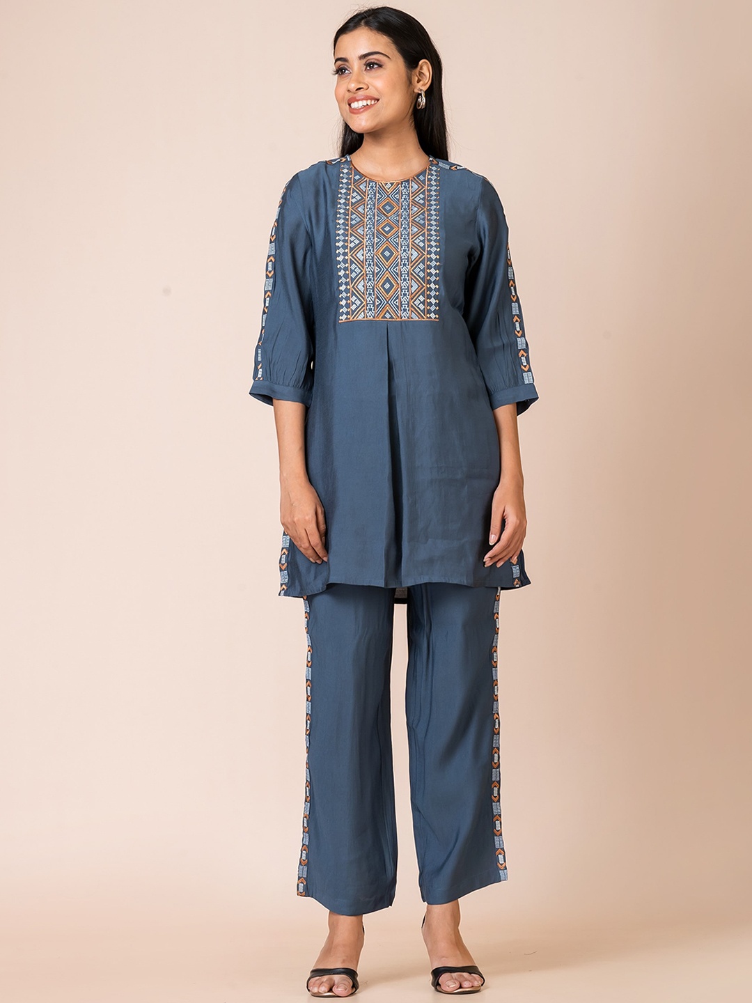 

SARSO Geometric Embroidered Round Neck Thread Work Detailed Casual Tunic With Trousers, Grey