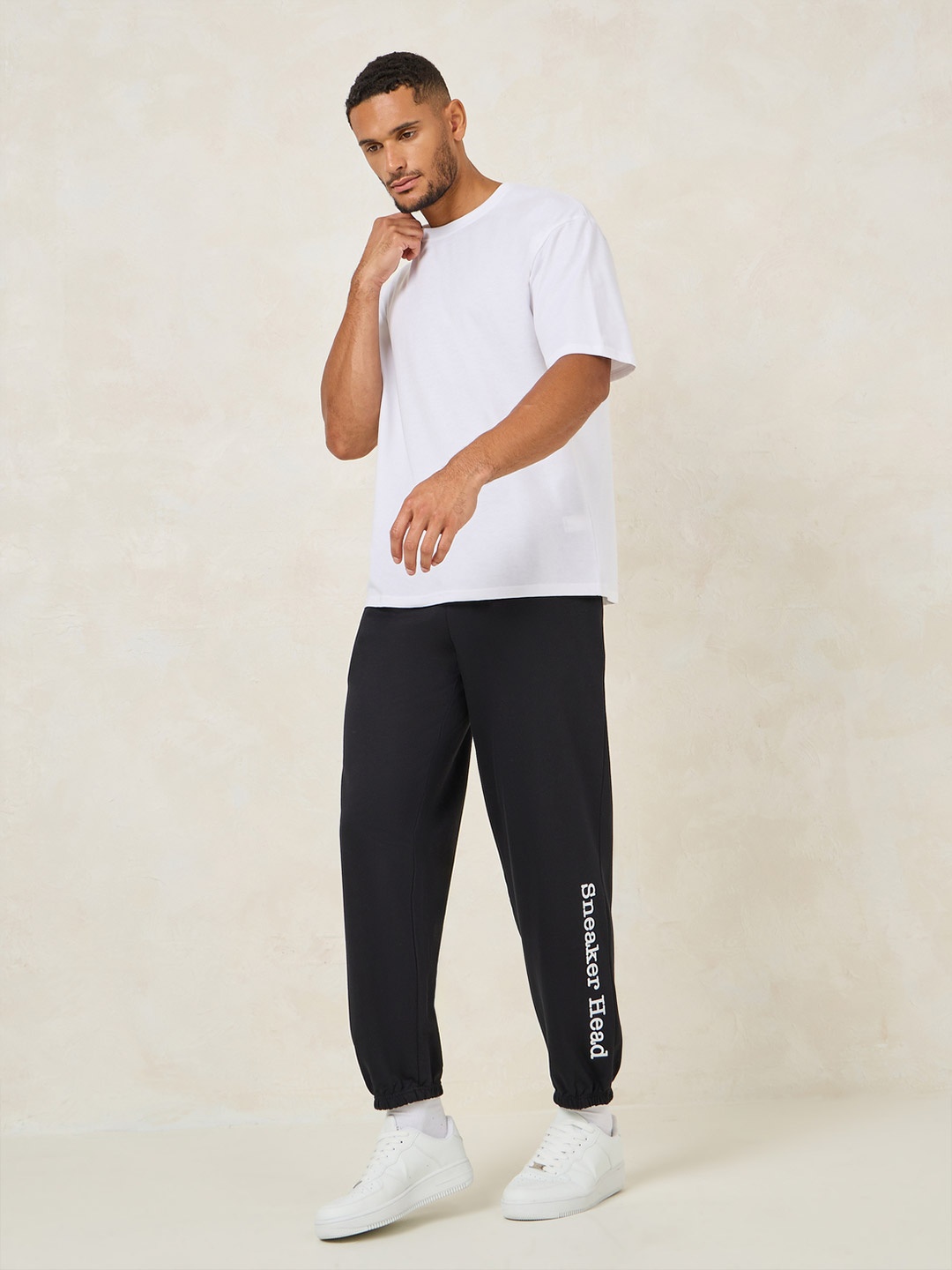 

Styli Men Black Typography Printed Relaxed Fit Pure Cotton Joggers
