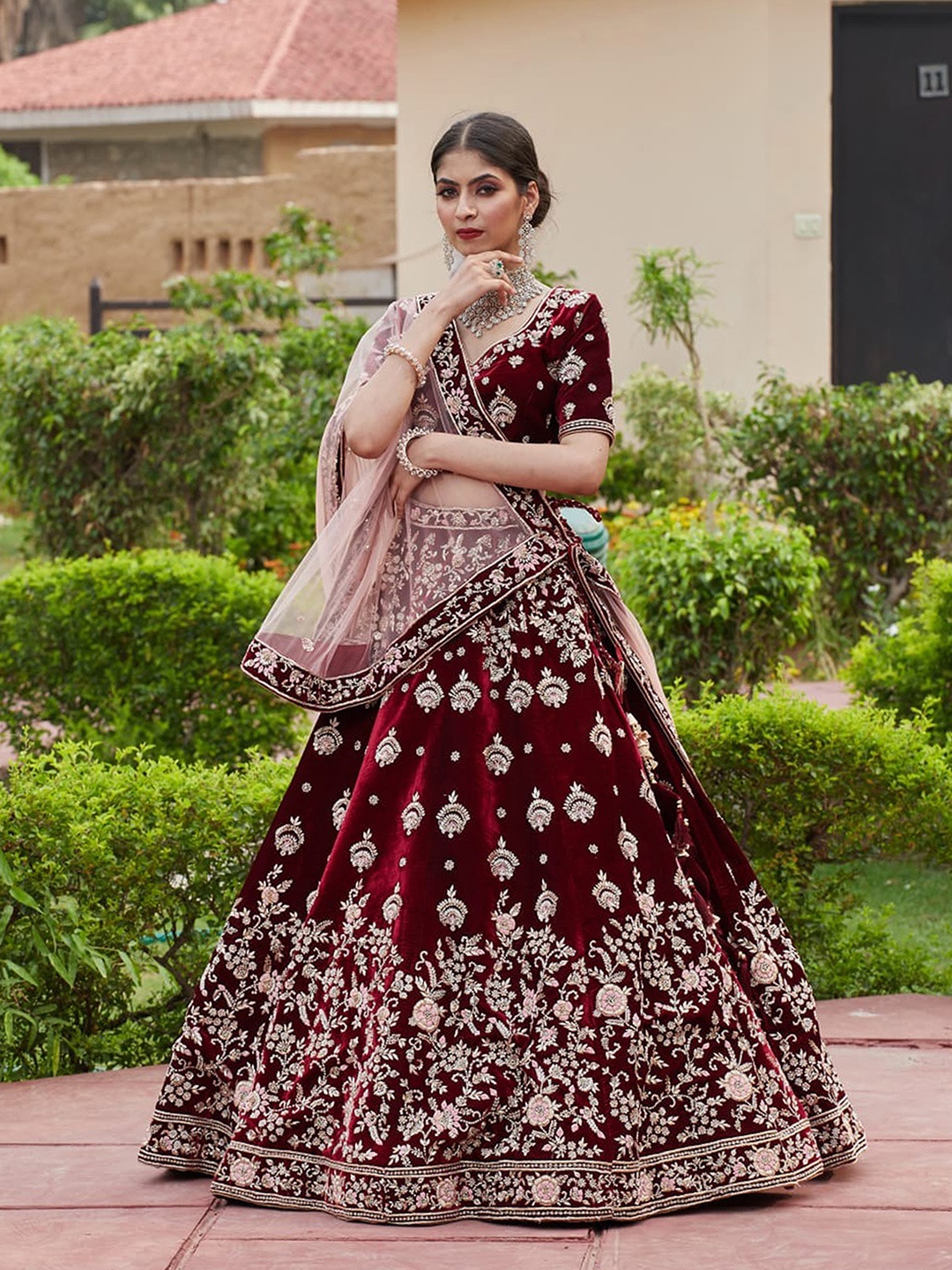 

Trendmalls Embroidered Sequinned Semi-Stitched Lehenga & Unstitched Blouse With Dupatta, Maroon