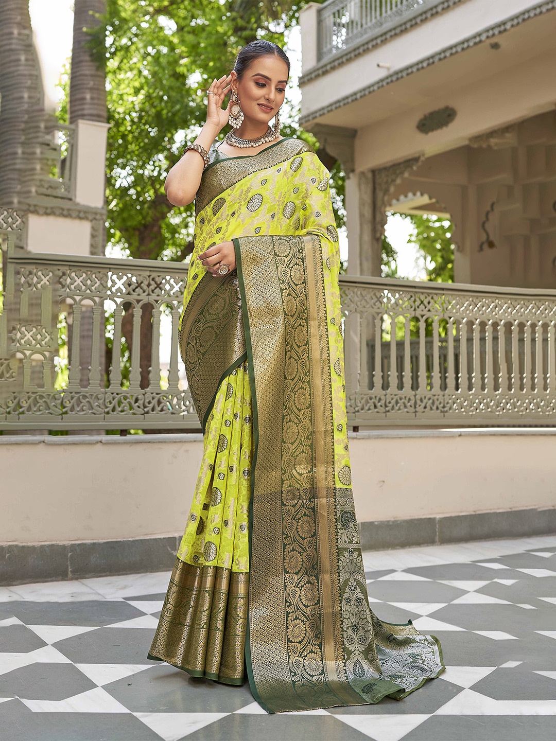 

Tankori Woven Design Zari Silk Cotton Heavy Work Banarasi Saree, Yellow