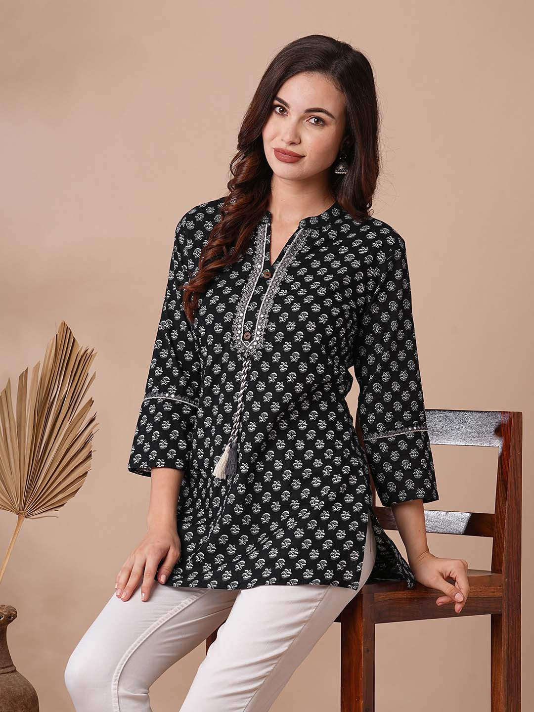 

INDYES Ethnic Motifs Printed Mirror Work Mandarin Collar Pure Cotton Kurti, Black