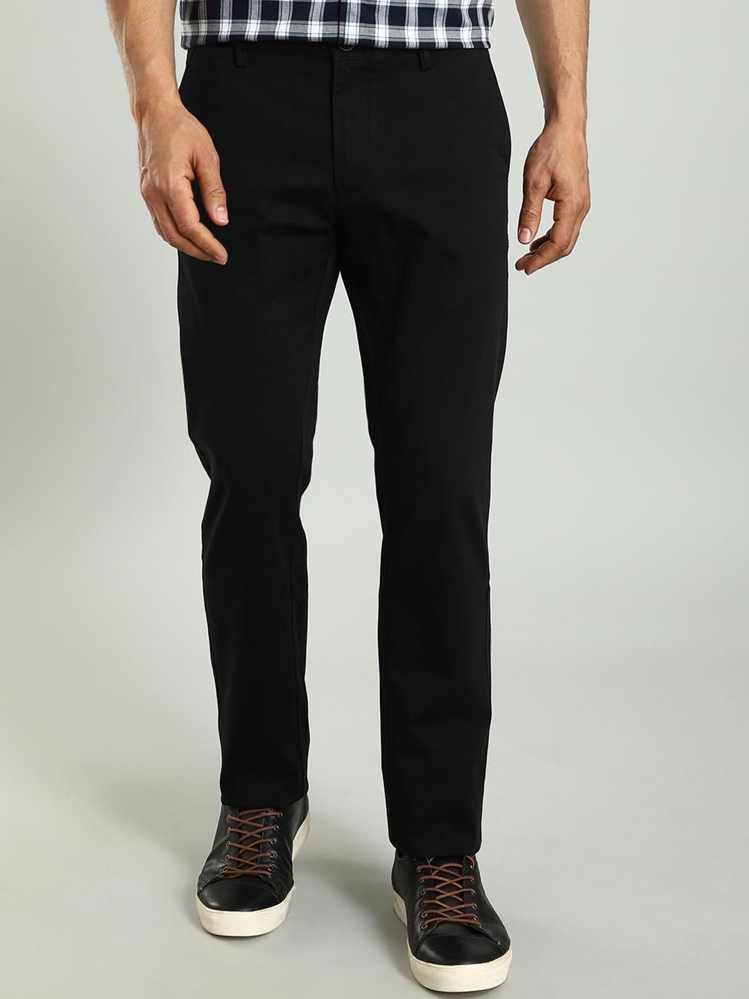 

Indian Terrain Men Brooklyn Slim Fit Chinos Trousers, Black