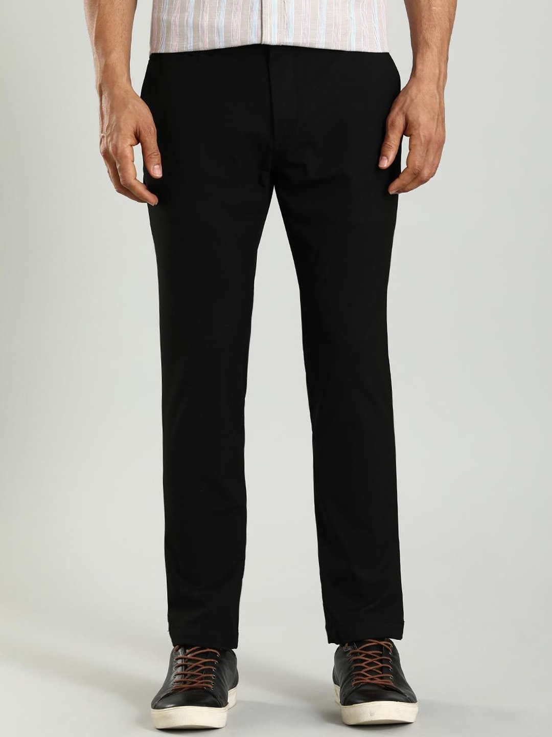 

Indian Terrain Men Urban Tapered Fit Trousers, Black