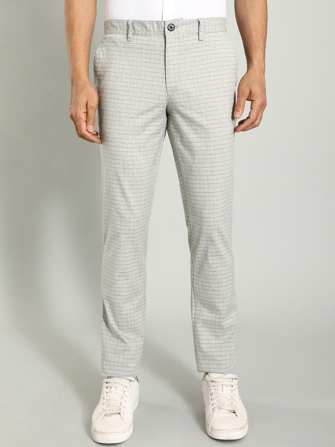

Indian Terrain Men Urban Checked Tapered Fit Cotton Trousers, Black