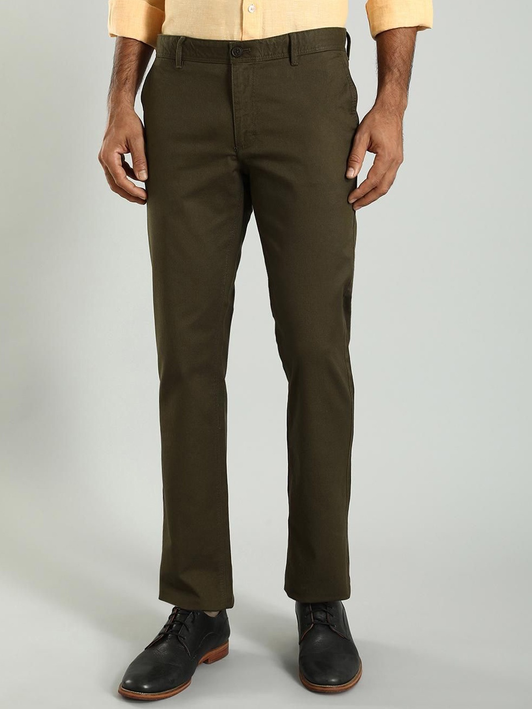 

Indian Terrain Men Kansas Mid-Rise Chinos Trousers, Green