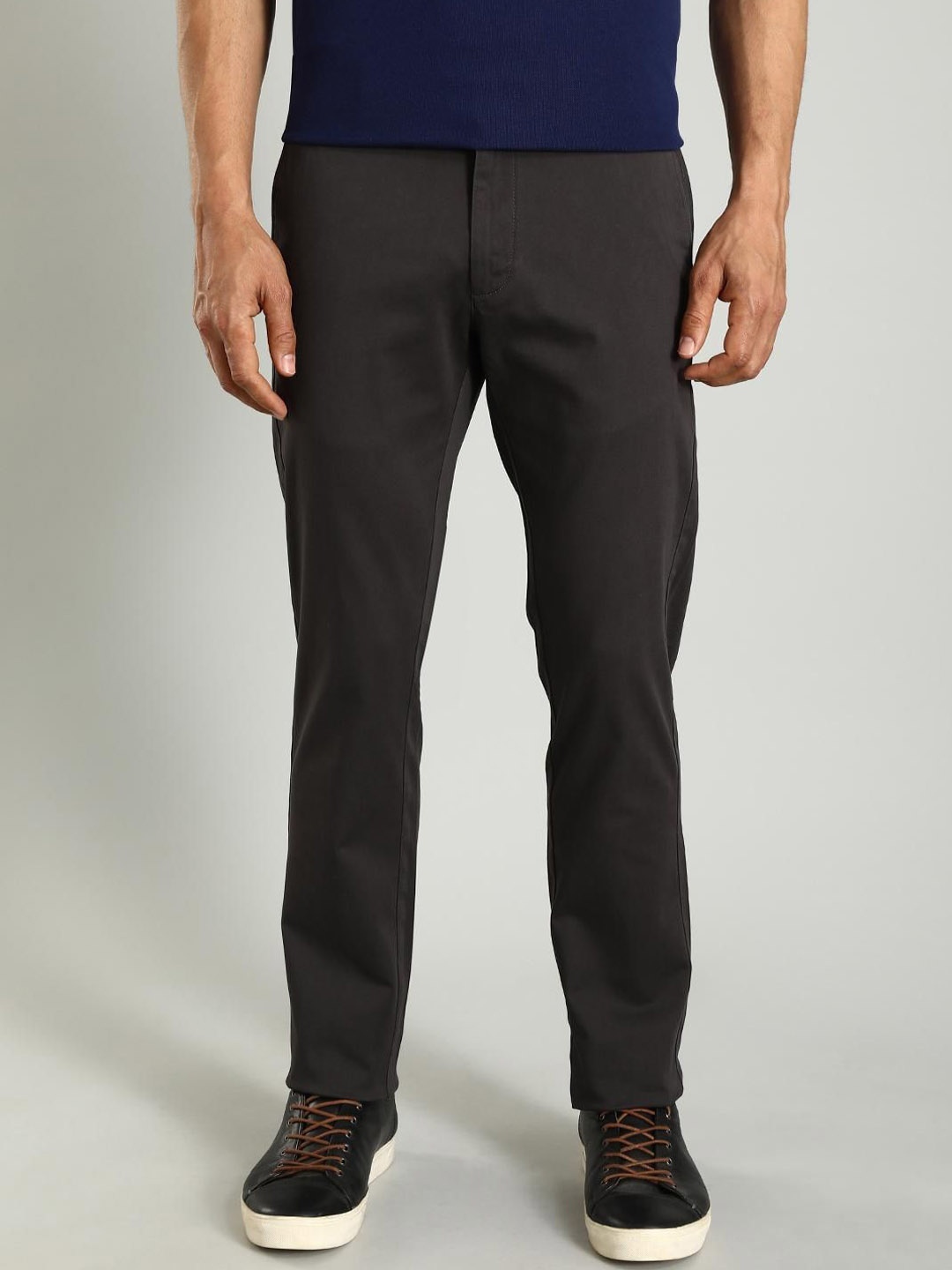 

Indian Terrain Men Brooklyn Slim Fit Mid-Rise Regular Trousers, Black