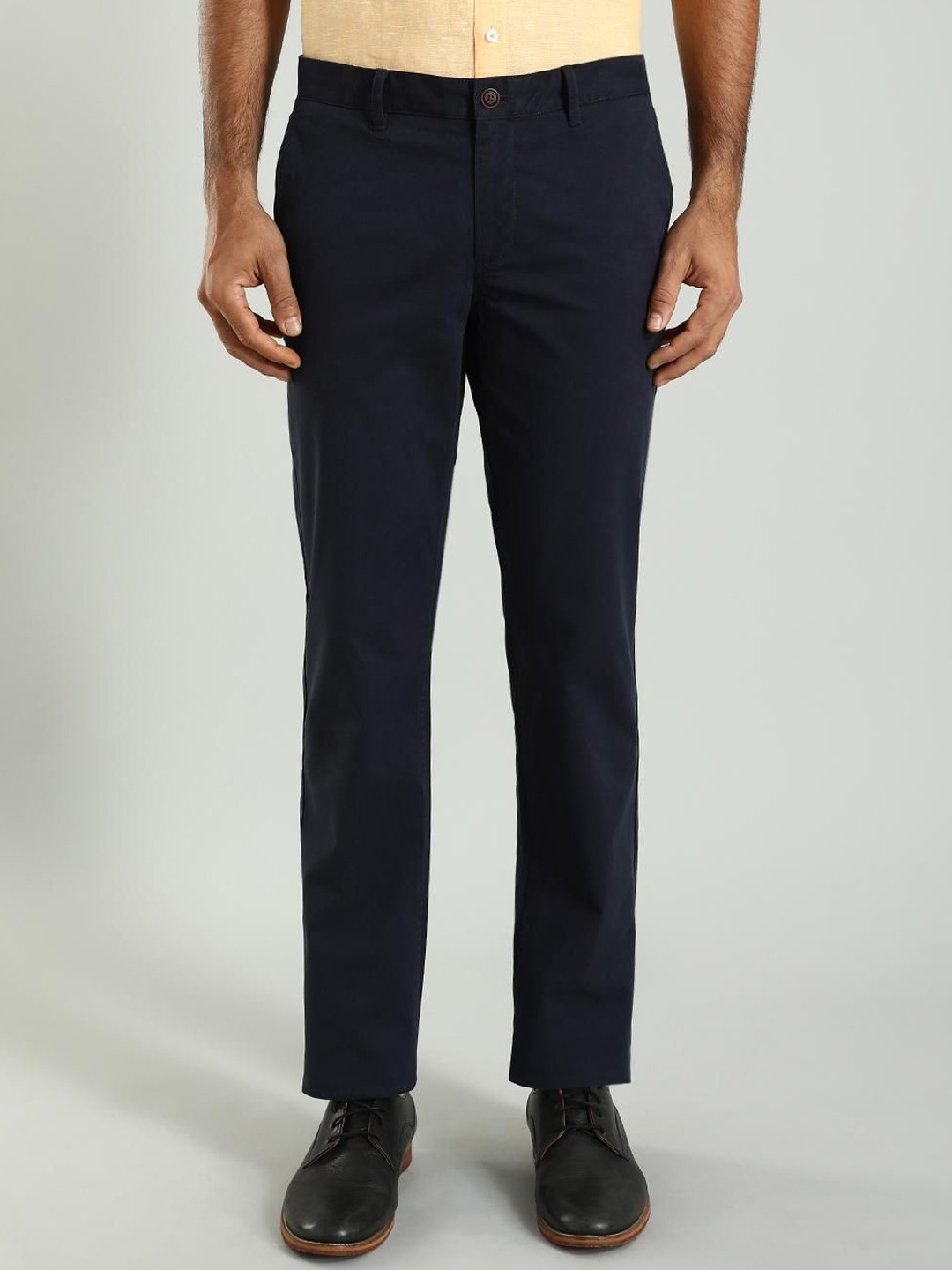 

Indian Terrain Men Kansas Mid-Rise Plain Chinos, Blue