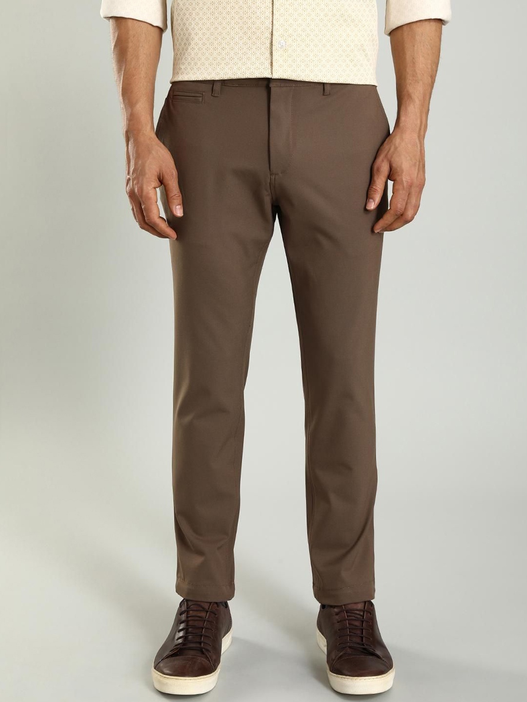 

Indian Terrain Men Urban Slim Fit Mid-Rise Trousers, Brown