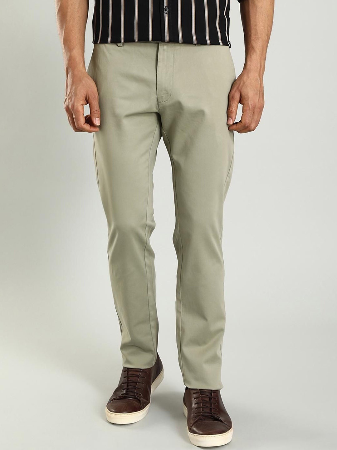 

Indian Terrain Men Slim Fit Chinos Trousers, Green