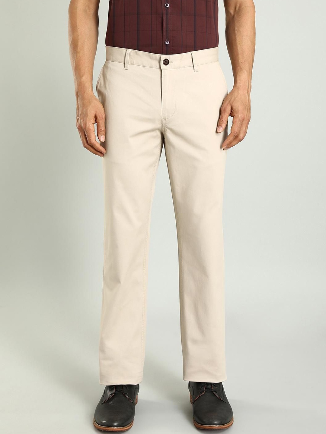 

Indian Terrain Men Kansas Mid-Rise Chinos Trousers, Beige
