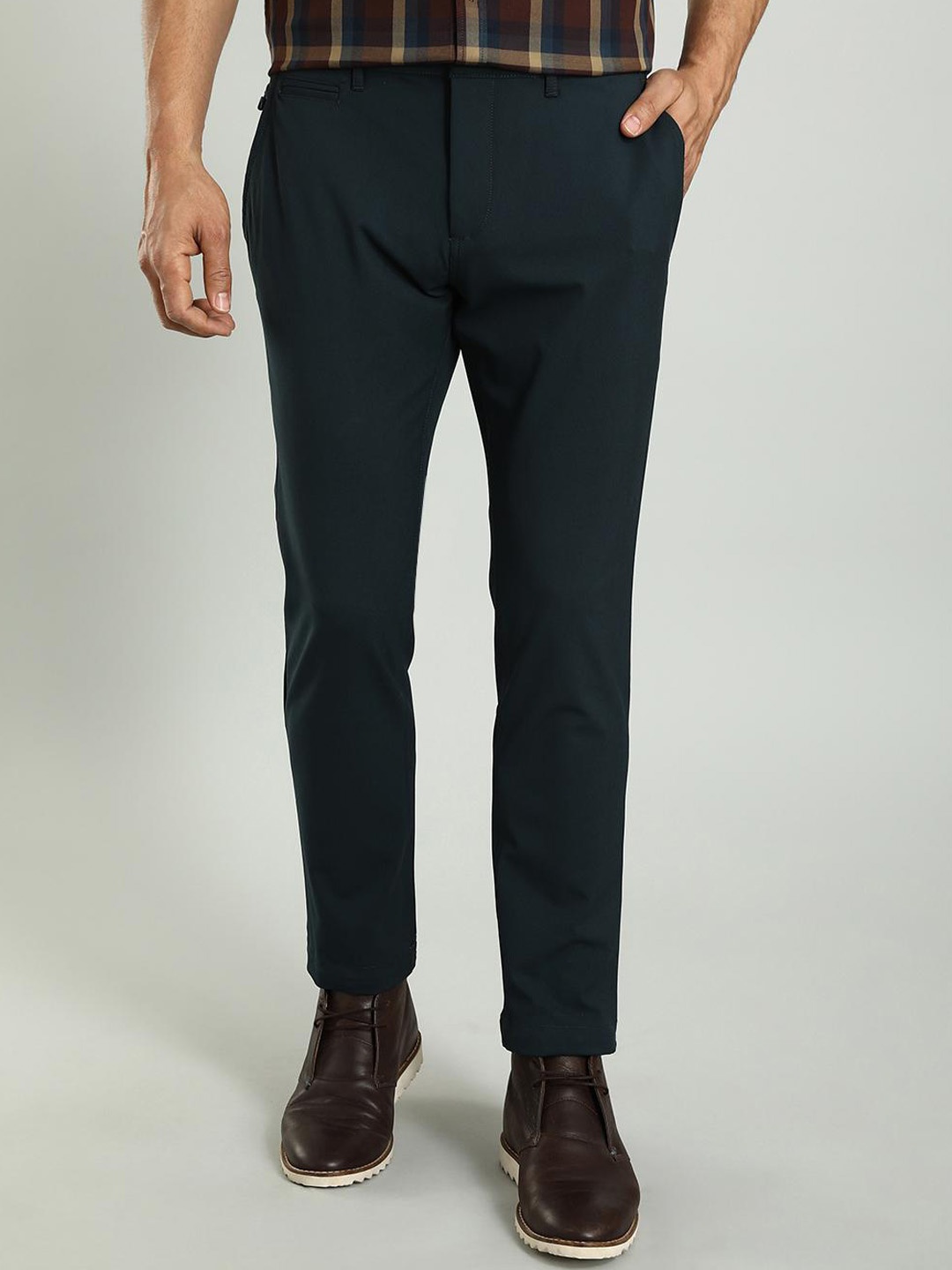 

Indian Terrain Men Urban Tapered Fit Mid-Rise Trousers, Yellow