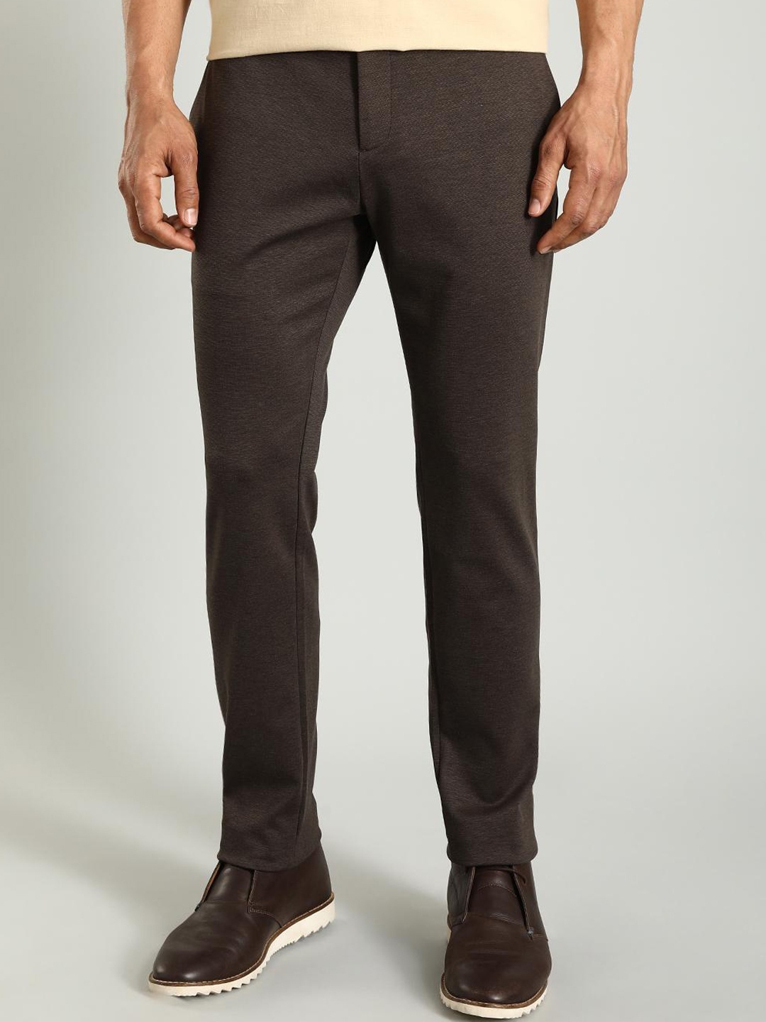 

Indian Terrain Men Urban Tapered Fit Mid-Rise Regular Trousers, Brown