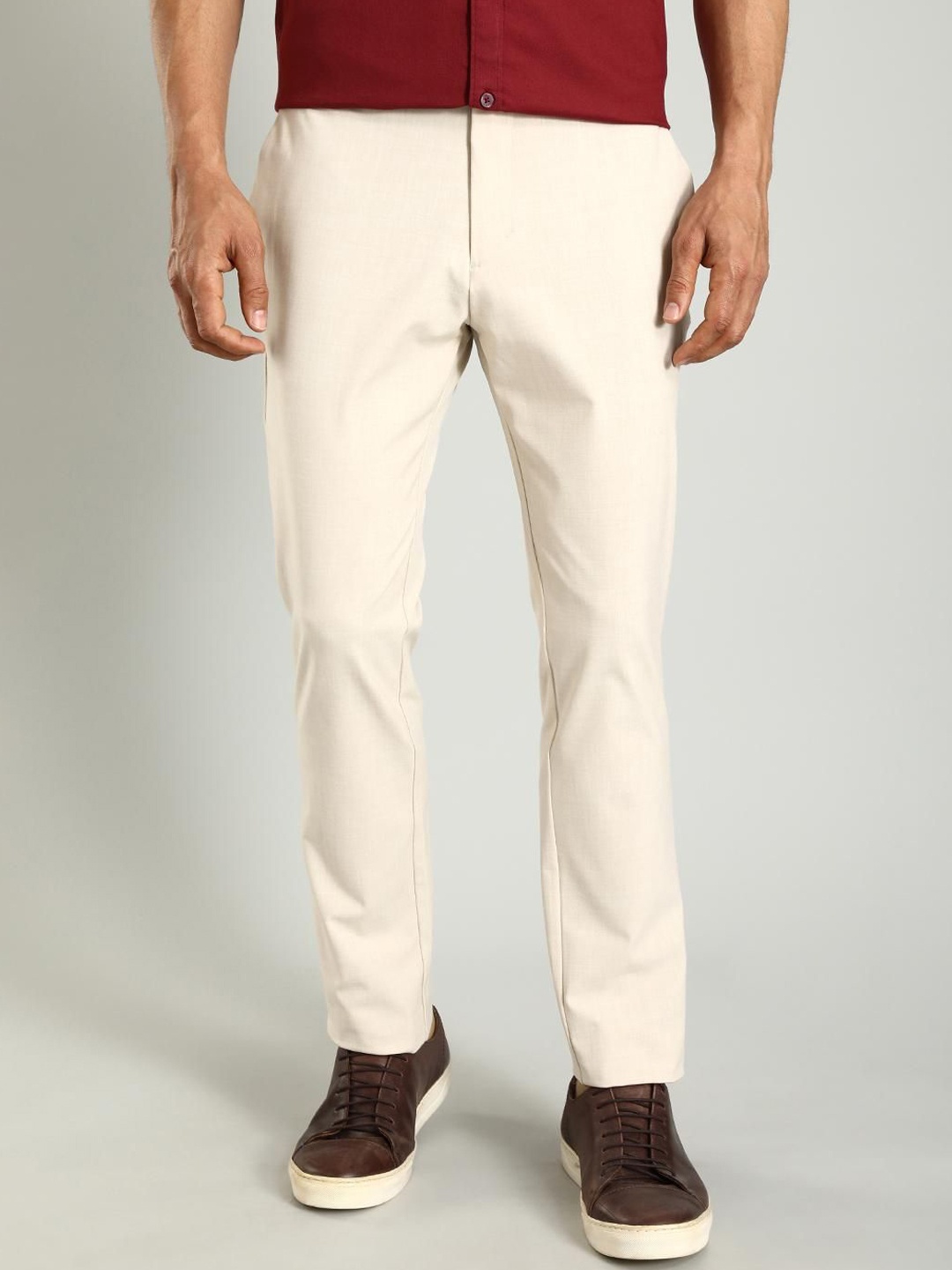 

Indian Terrain Men Solid Regular Fit Trousers, White