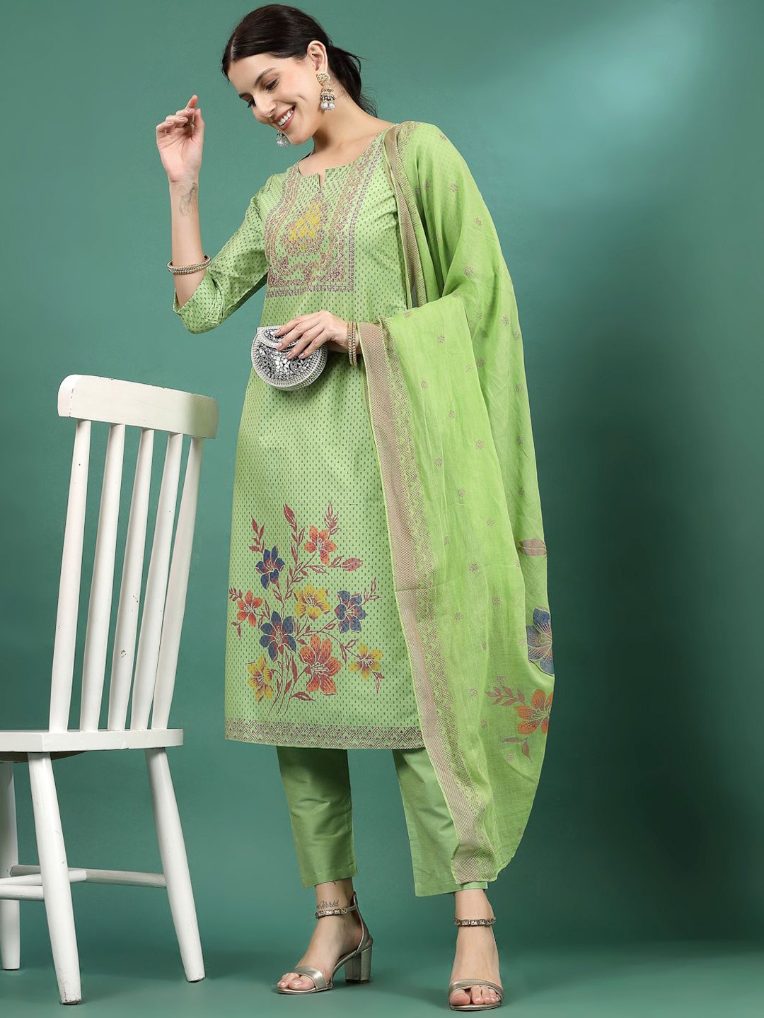 

Sangria Floral Printed Straight Kurta & Trousers With Dupatta, Green