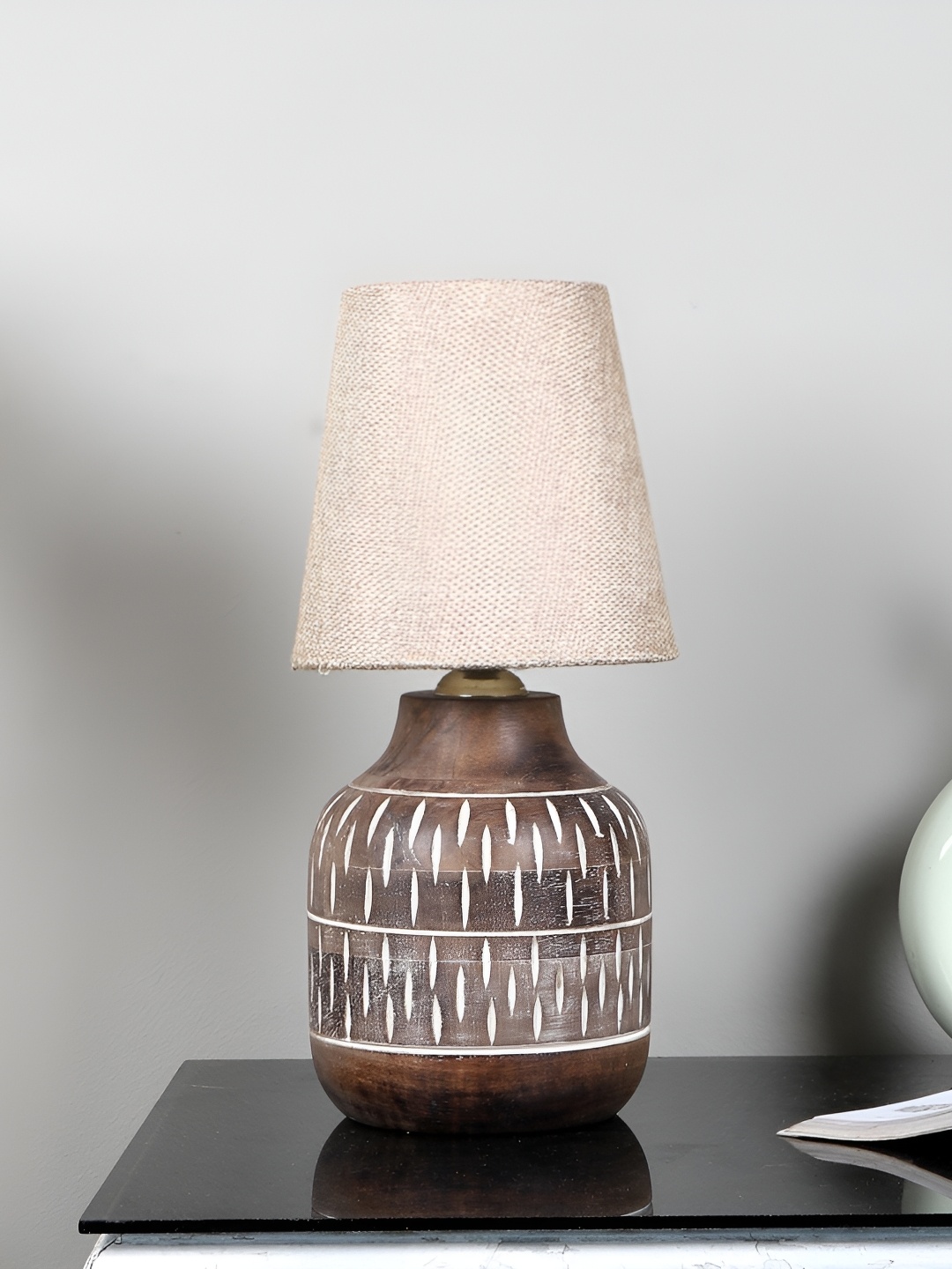 

TU CASA Brown & White Wooden Cylindrical Shaped Table Lamp