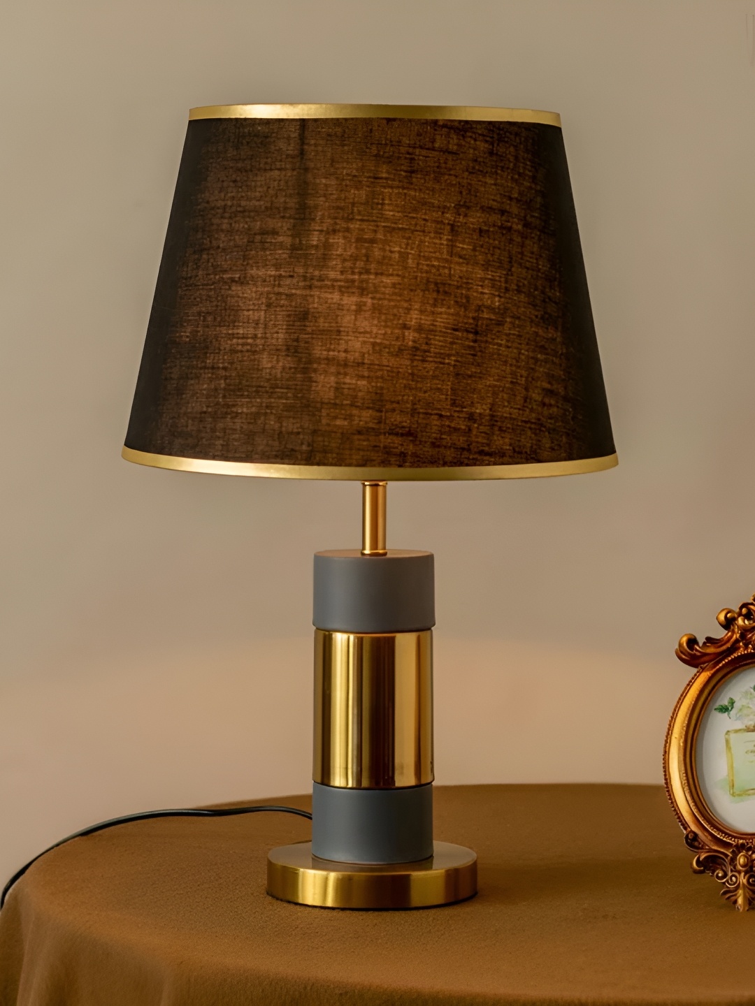 

THEDECORKART Black Traditional Cylindrical Shaped Table Lamp