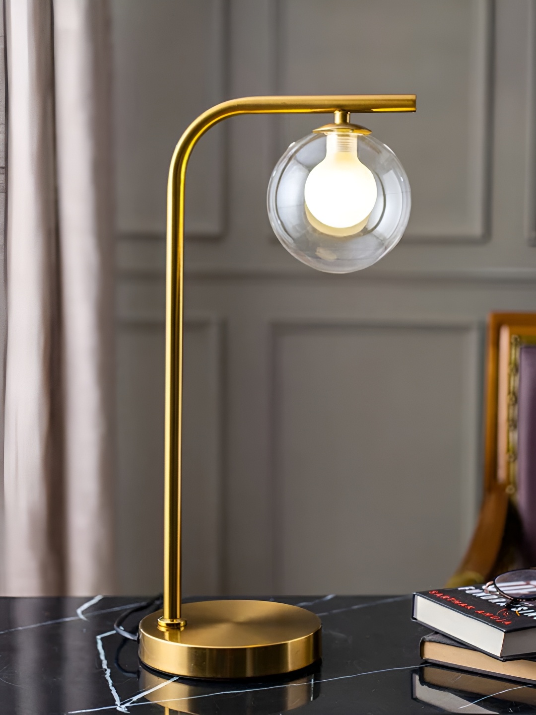 

THEDECORKART White Traditional Spherical Table Lamp
