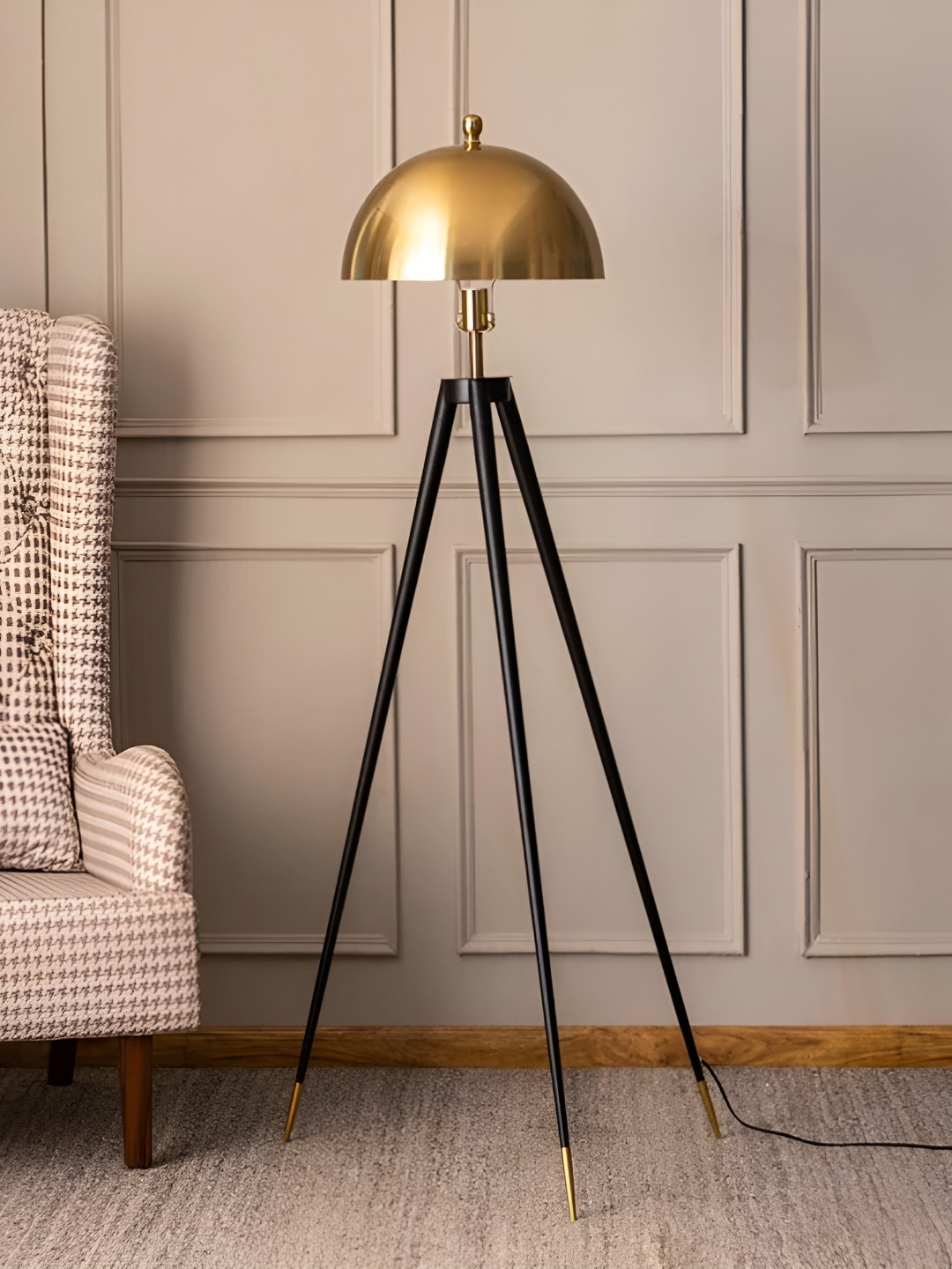 

THEDECORKART Gold-Toned Metal Traditional Semi-Sphere Table Lamp