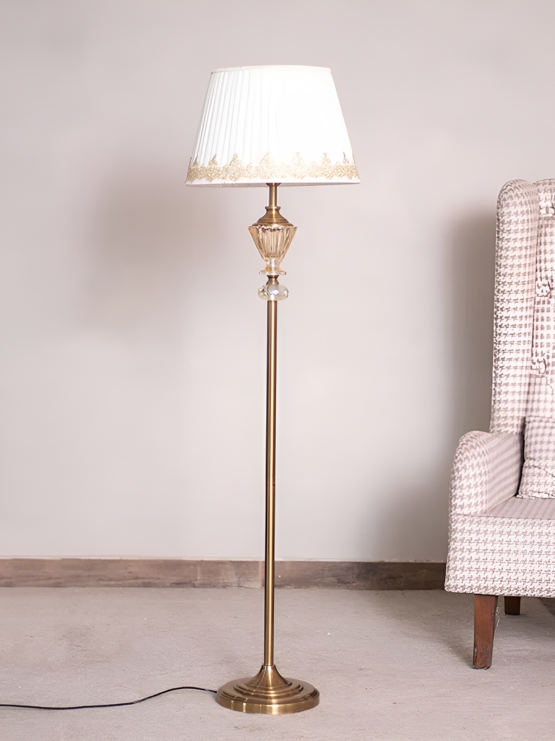 

THEDECORKART White Metal Traditional Frusturical Shaped Table Lamp