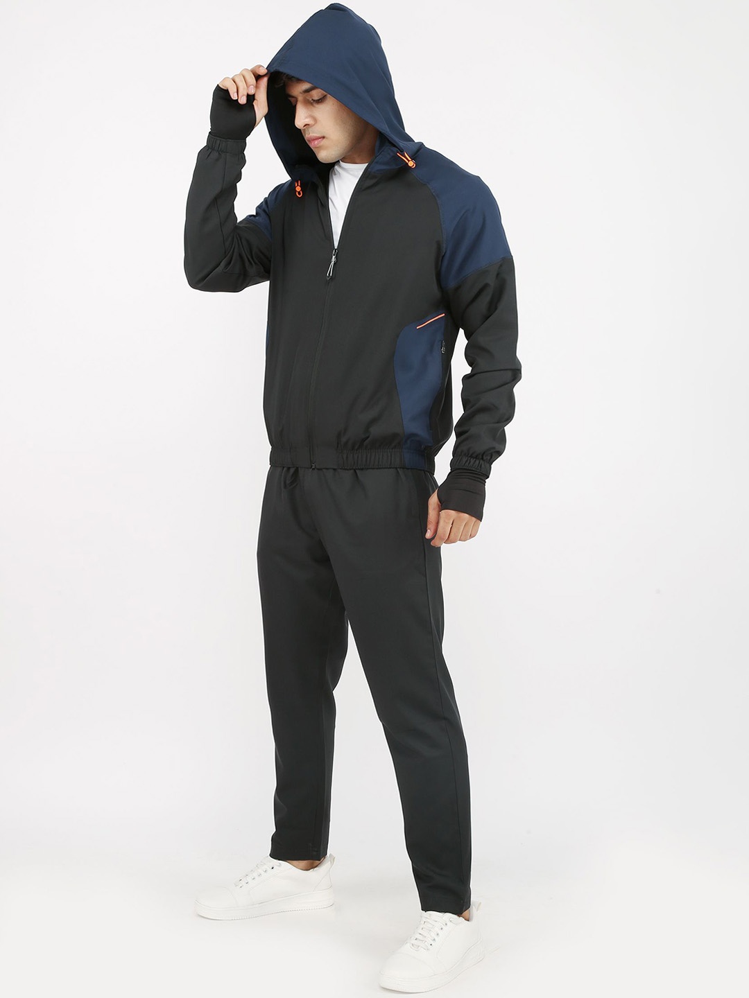 

DIDA Colourblocked Light Weight Stretchable Quick-Dry Regular Comfort Fit Tracksuits, Black