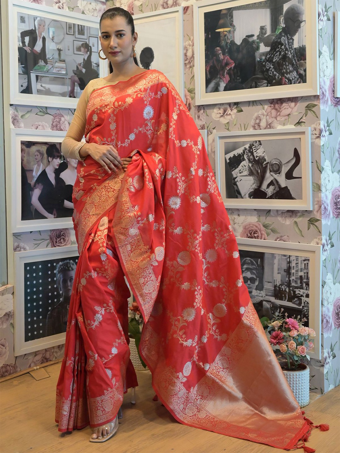 

ODETTE Woven Design Zari Saree, Red