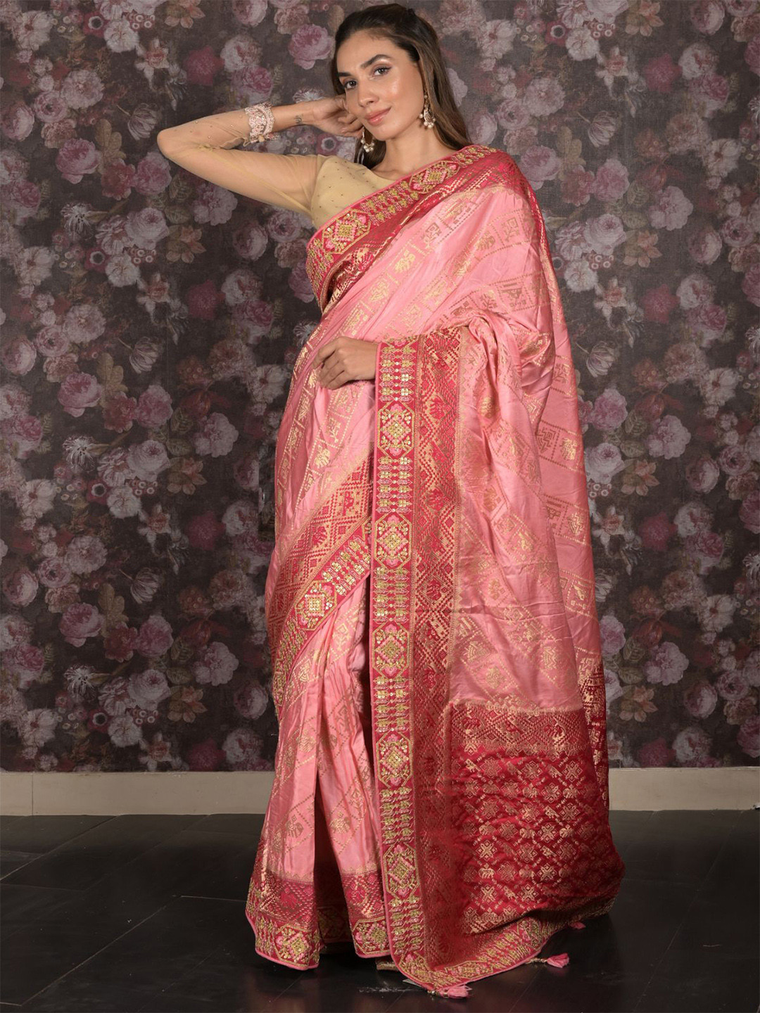 

ODETTE Ethnic Motifs Embroidered Satin Saree, Pink