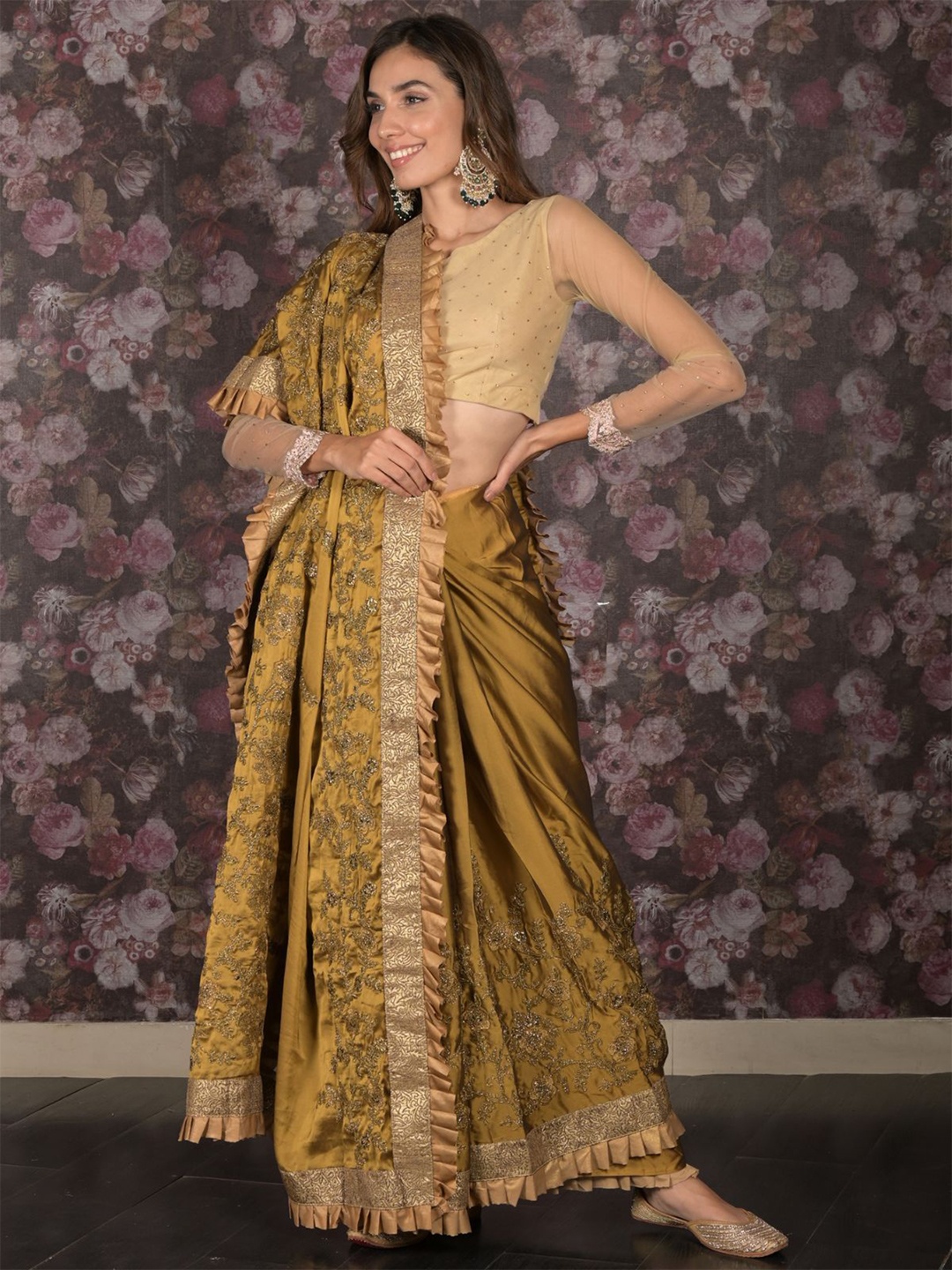 

ODETTE Floral Sequinned Pure Crepe Saree, Gold