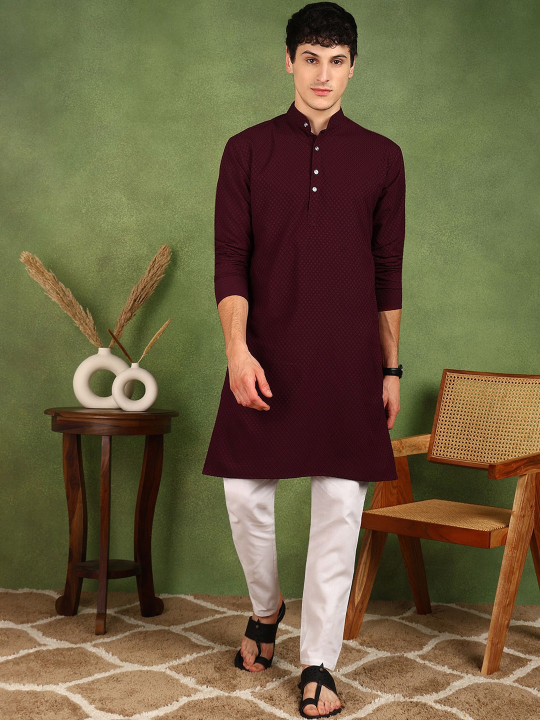 

FUBAR Geometric Embroidered Mandarin Collar Straight Kurta With Pyjama, Maroon